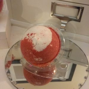 Apple scented bath bomb